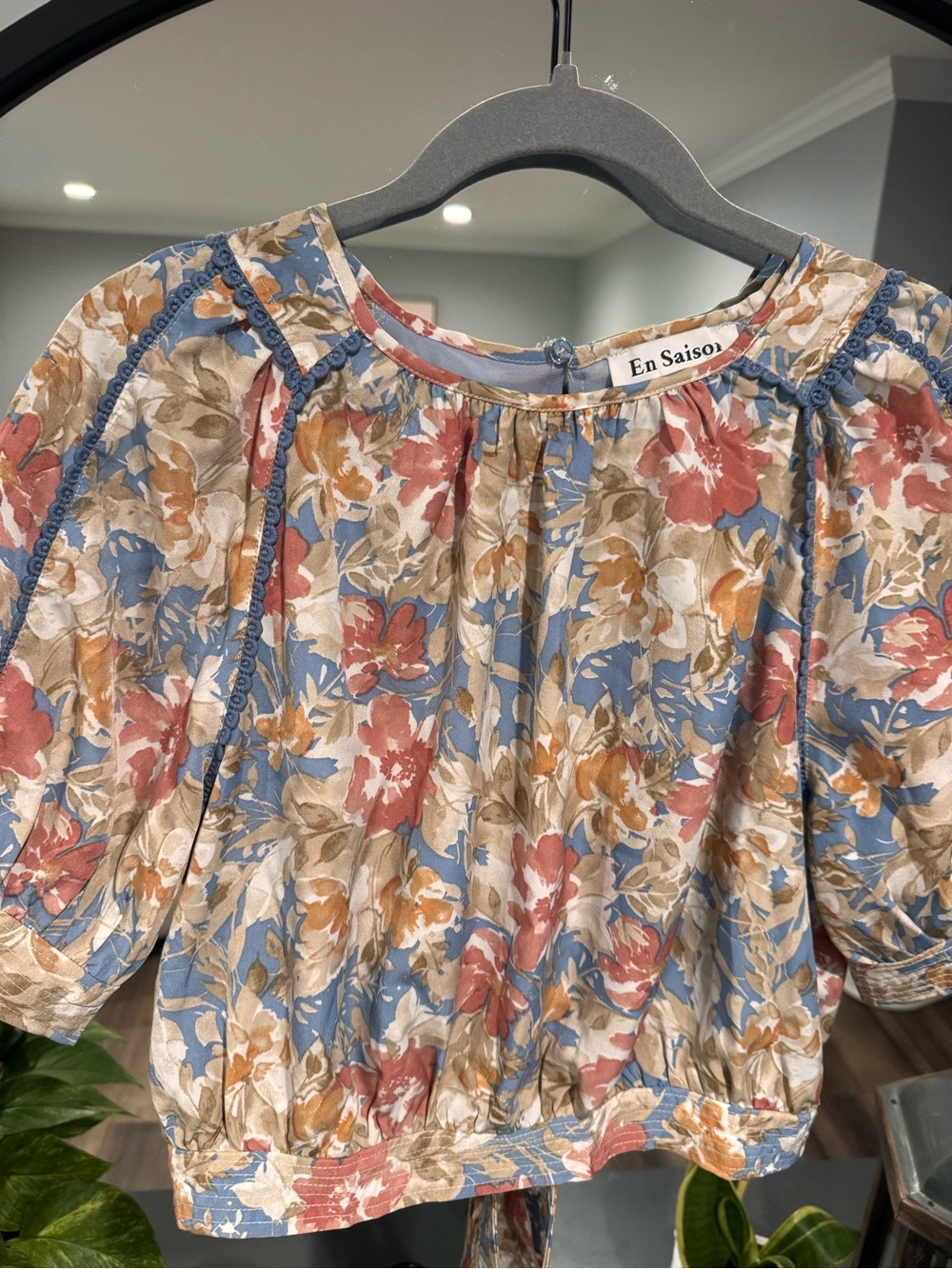En Saison Floral Puff Sleeve Women's Top in Blue/Tan/Pink